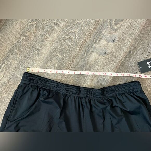 Under Armour Wome's Knit Shorts- Size 3X - Picture 7 of 8